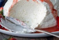 Silky Coeur a la Creme with Vibrant Strawberries