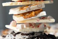 Delicious White Chocolate Bark Simple Topping Ideas