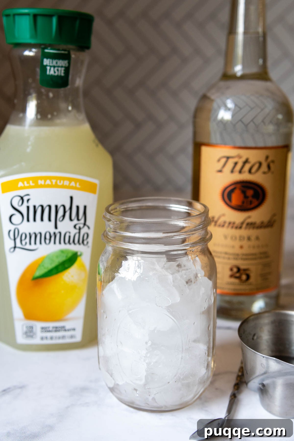 ingredients for vodka lemonade.