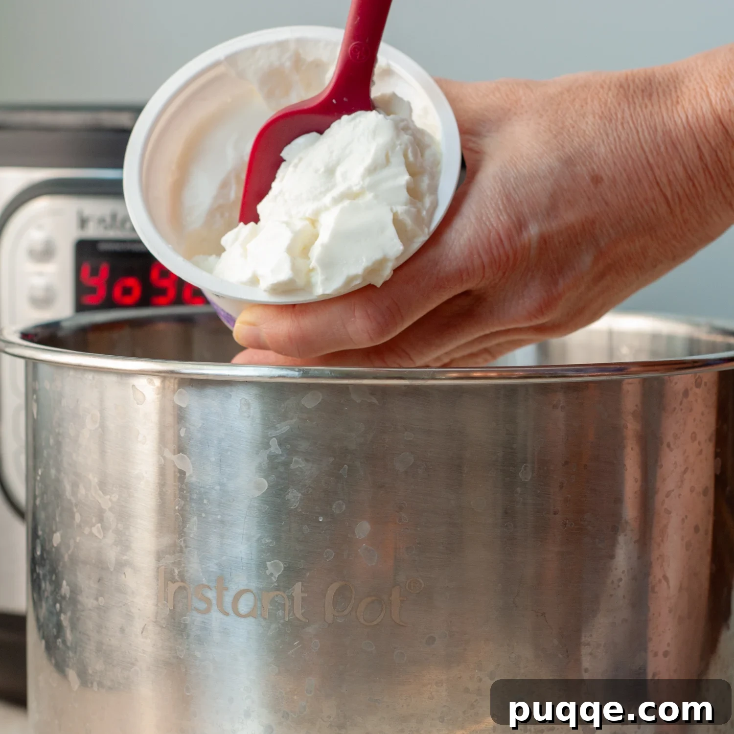 Instant Pot displaying 08:00 countdown for yogurt incubation.