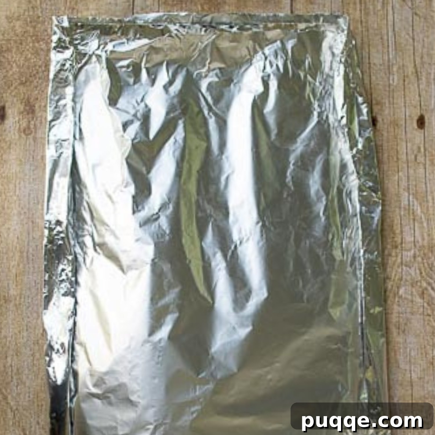 An image demonstrating how to tightly roll the edges of the foil to create a sealed packet.